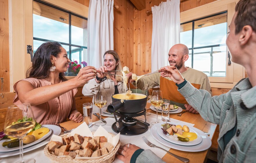 Gipfel Fondue & Apéro auf dem Scalottas | © Lenzerheide Bergbahen